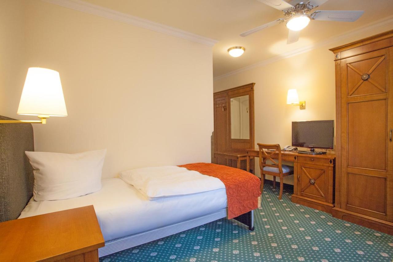Stadthotel Herzog Ludwig Ландсхут Экстерьер фото